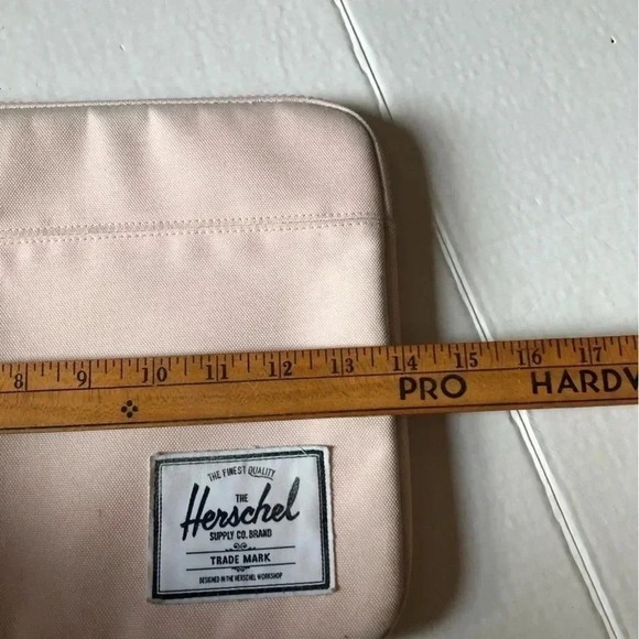 HERSCHEL Baby Pink  Laptop Case - Picture 6 of 10